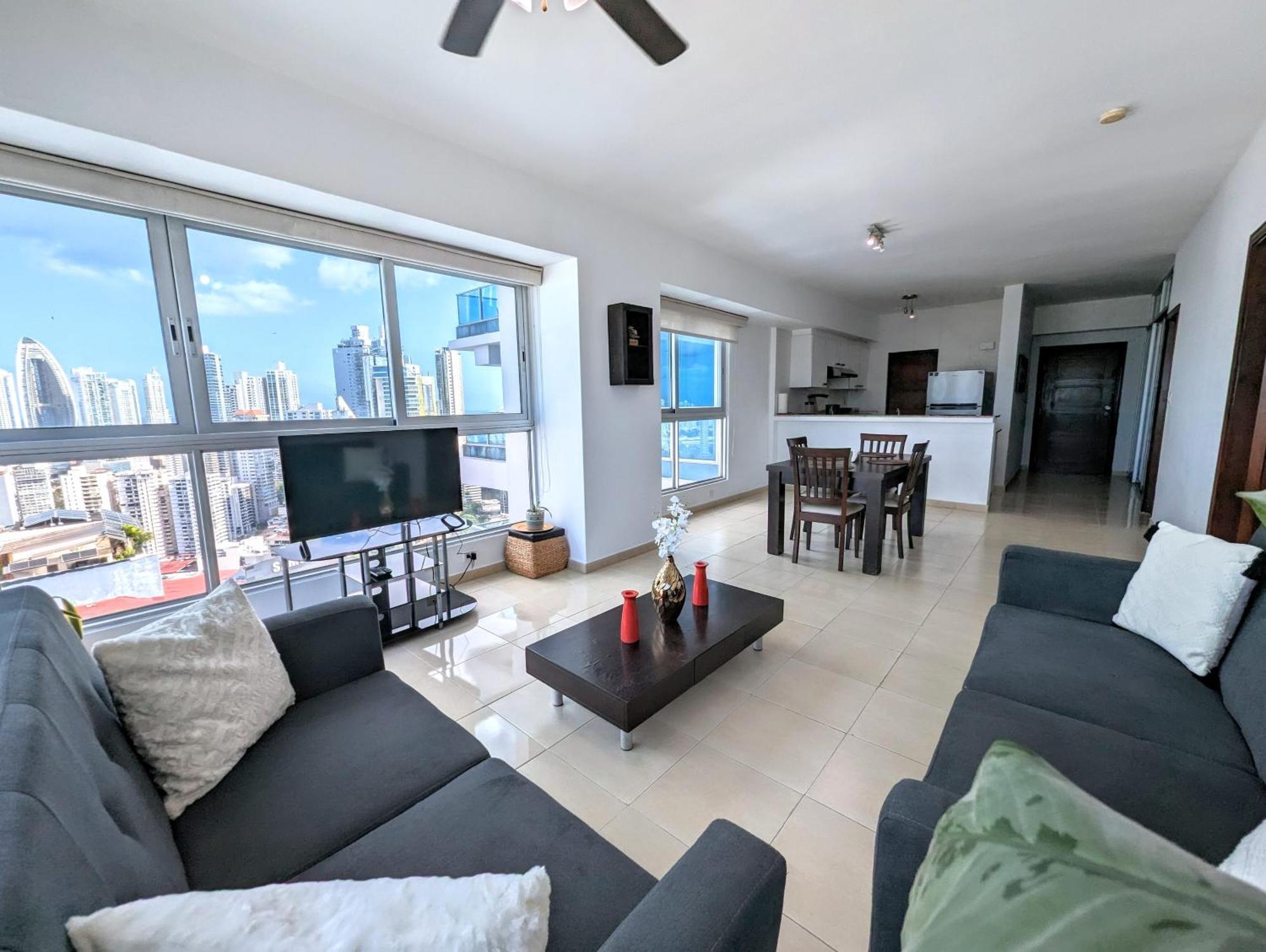 Yc 3602 L 2br En Av Balboa * Panama (ville)