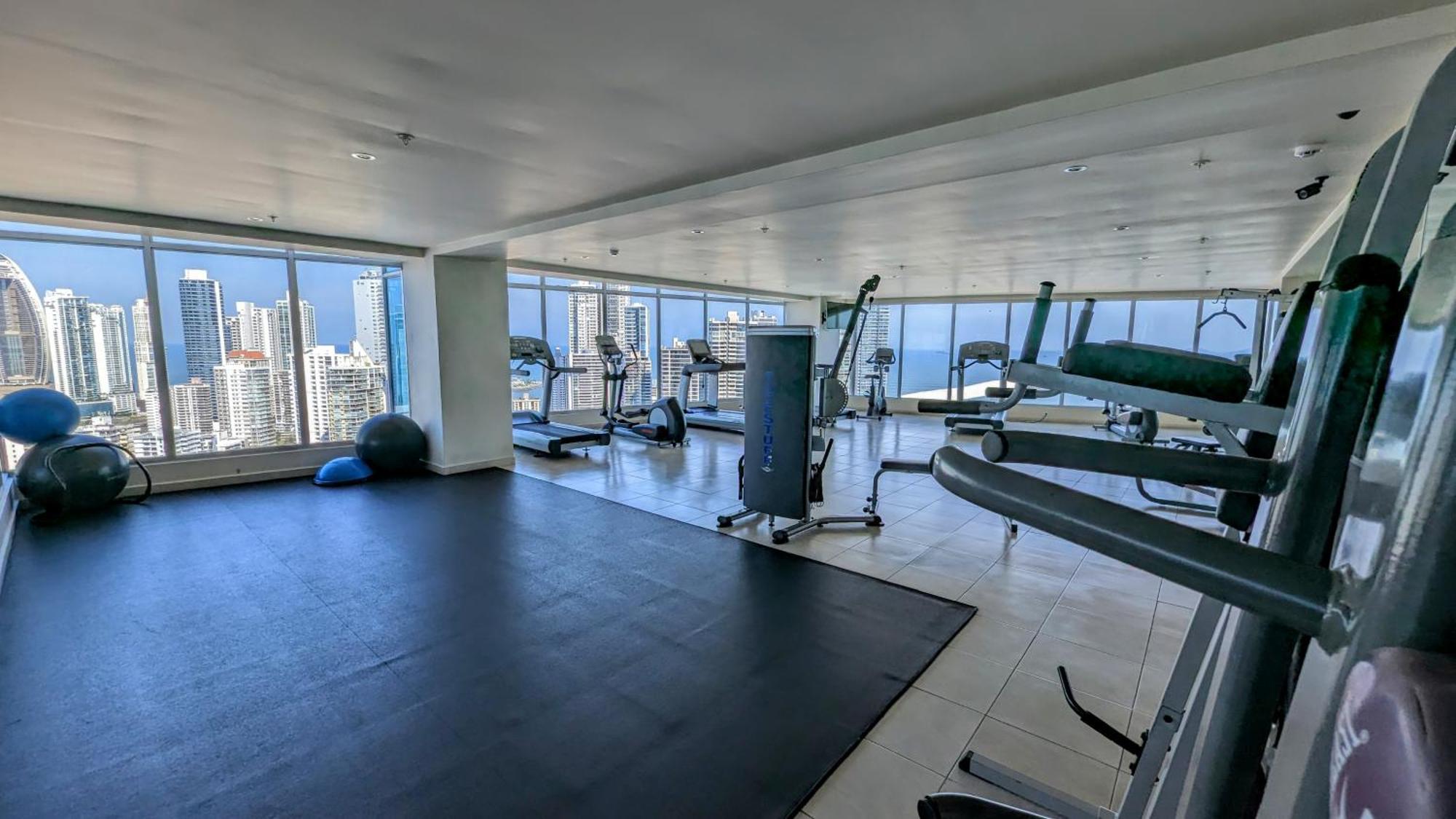 Yc 3602 L 2br En Av Balboa *