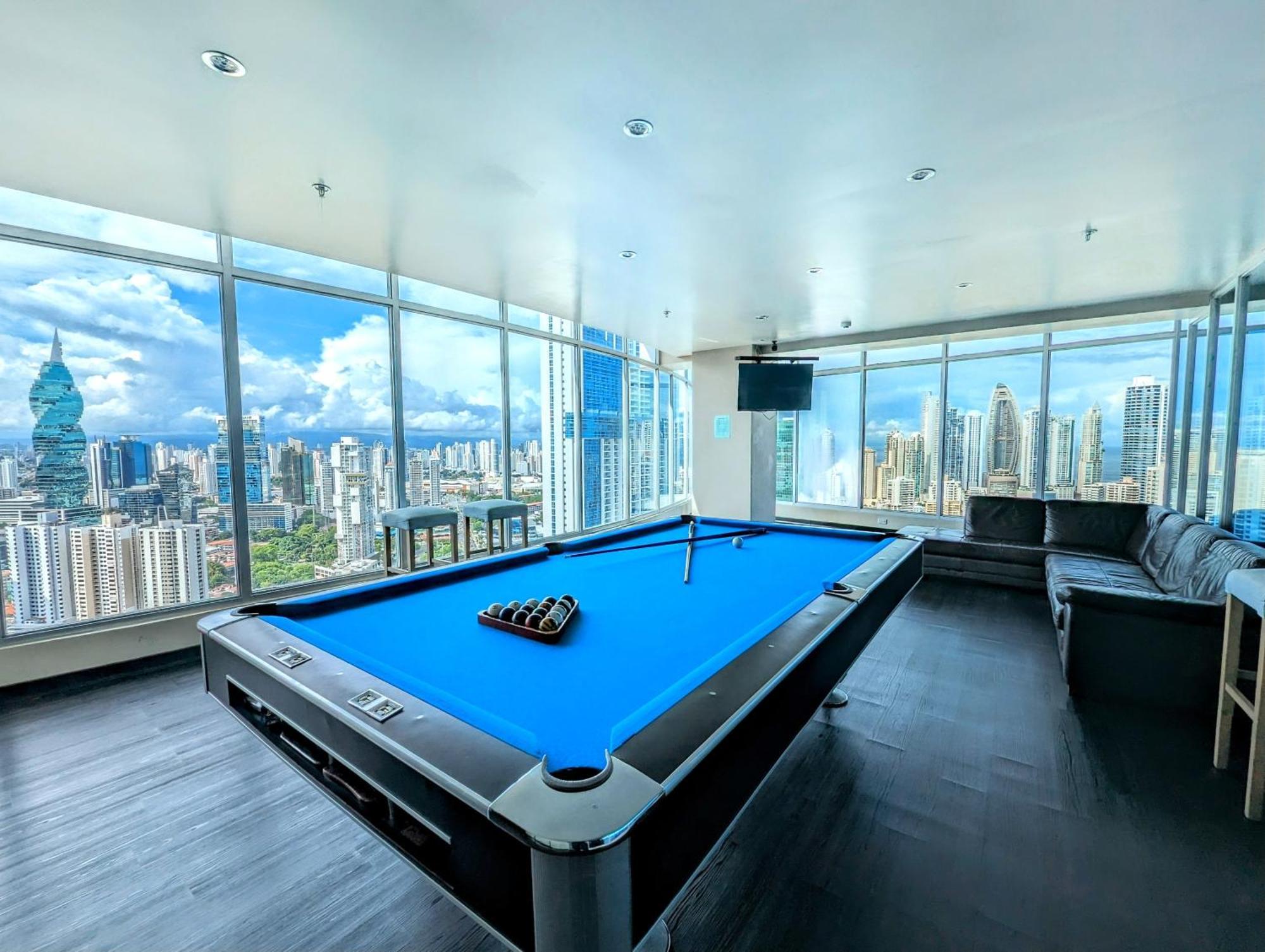 Yc 3602 L 2br En Av Balboa * Panama (ville)